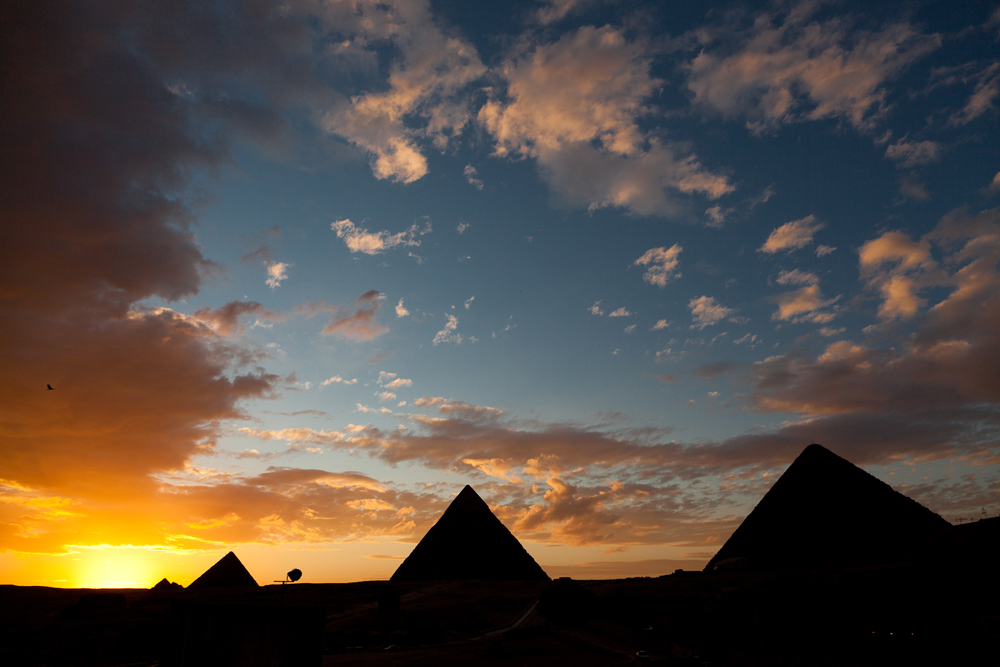 Sonnenuntergang bei den Pyramiden von Giza (Gizeh) III