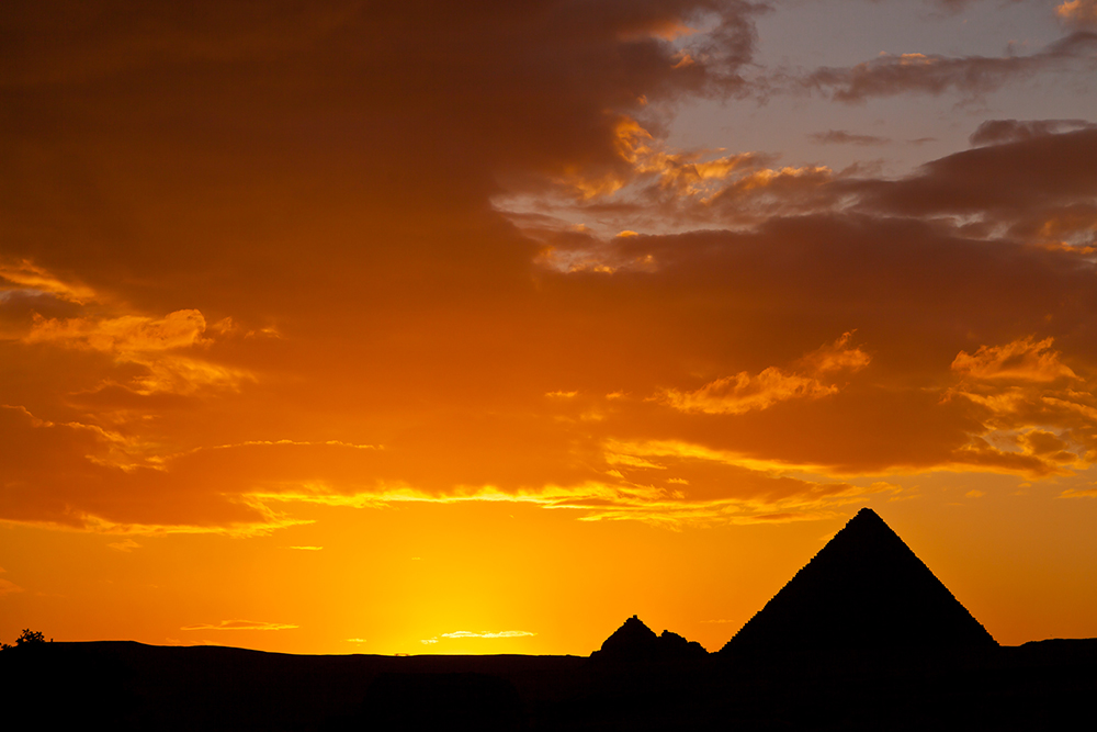 Sonnenuntergang bei den Pyramiden von Giza (Gizeh) IV