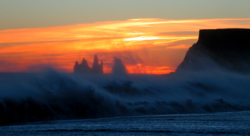 Sonnenuntergang bei den Reynisdrangar