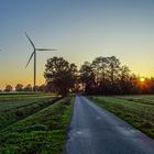 Sonnenuntergang bei den Windrädern