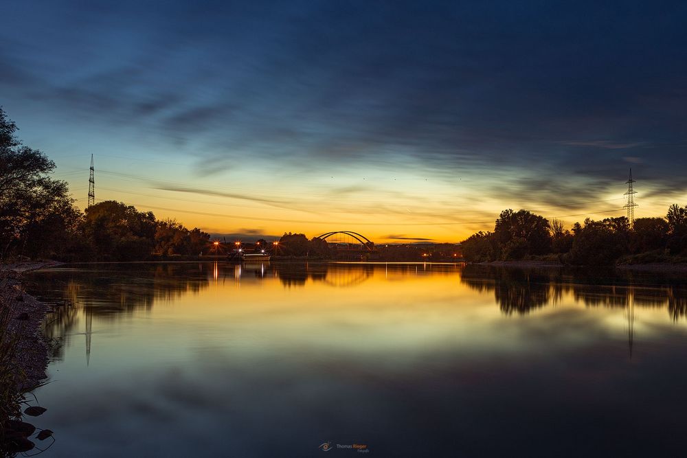 Sonnenuntergang bei der Donaubrücke Schwabelweis bei Regensburg