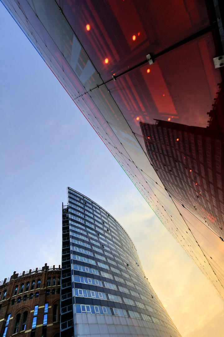 Sonnenuntergang bei der Gasometer-City