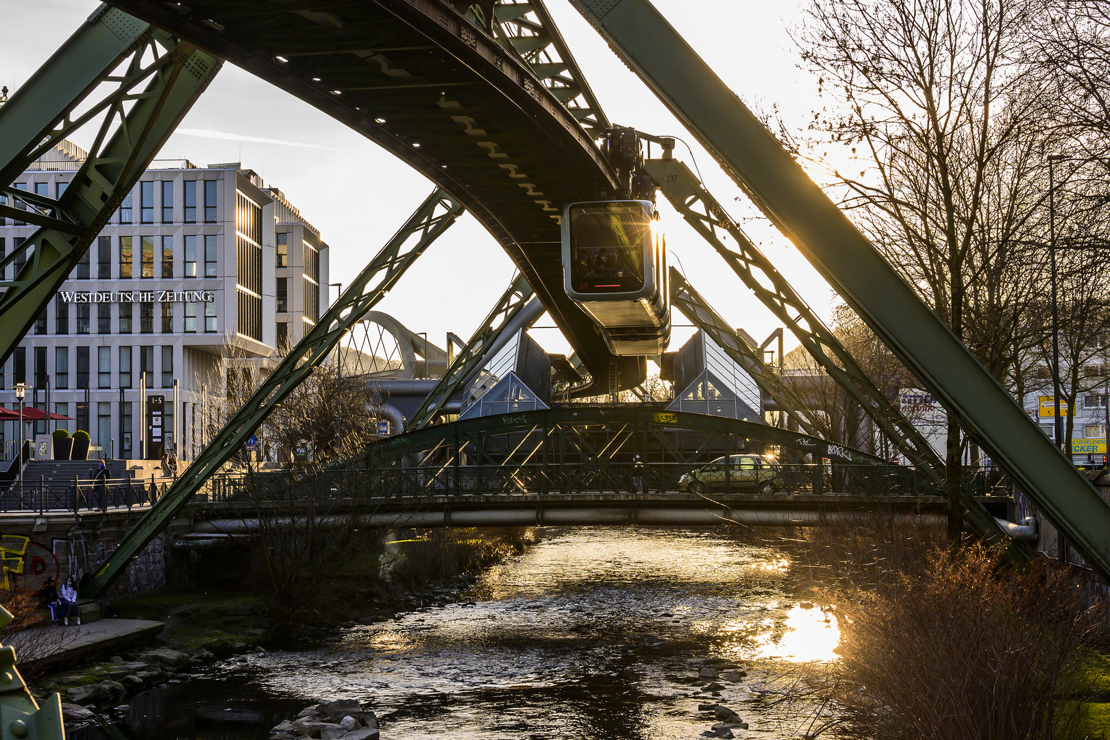 Sonnenuntergang bei der Schwebebahn