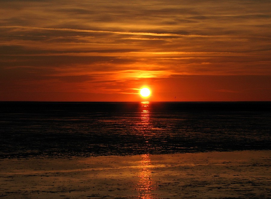 Sonnenuntergang bei Ebbe an der Nordsee