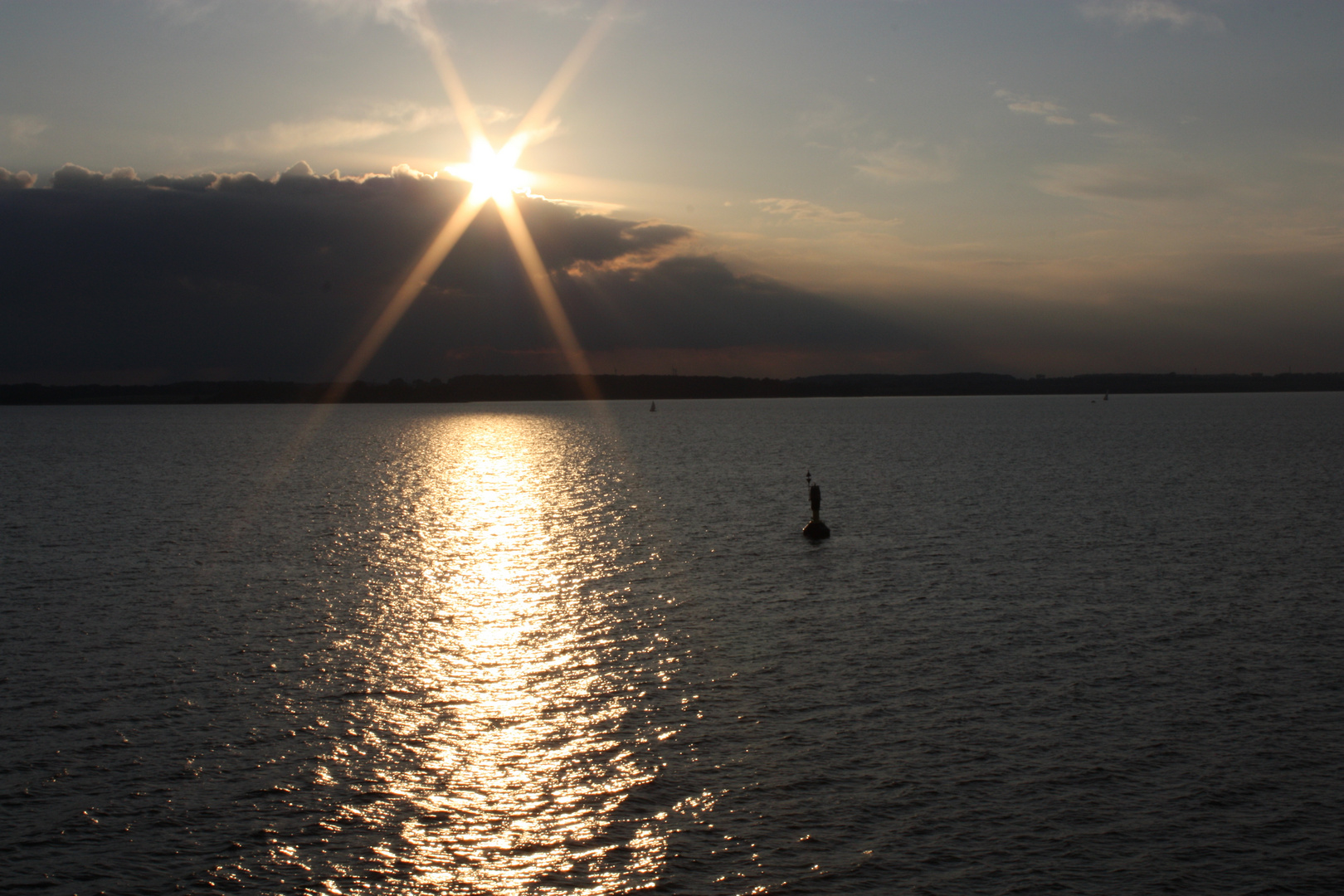 Sonnenuntergang bei Einfahrt in Kieler Förde