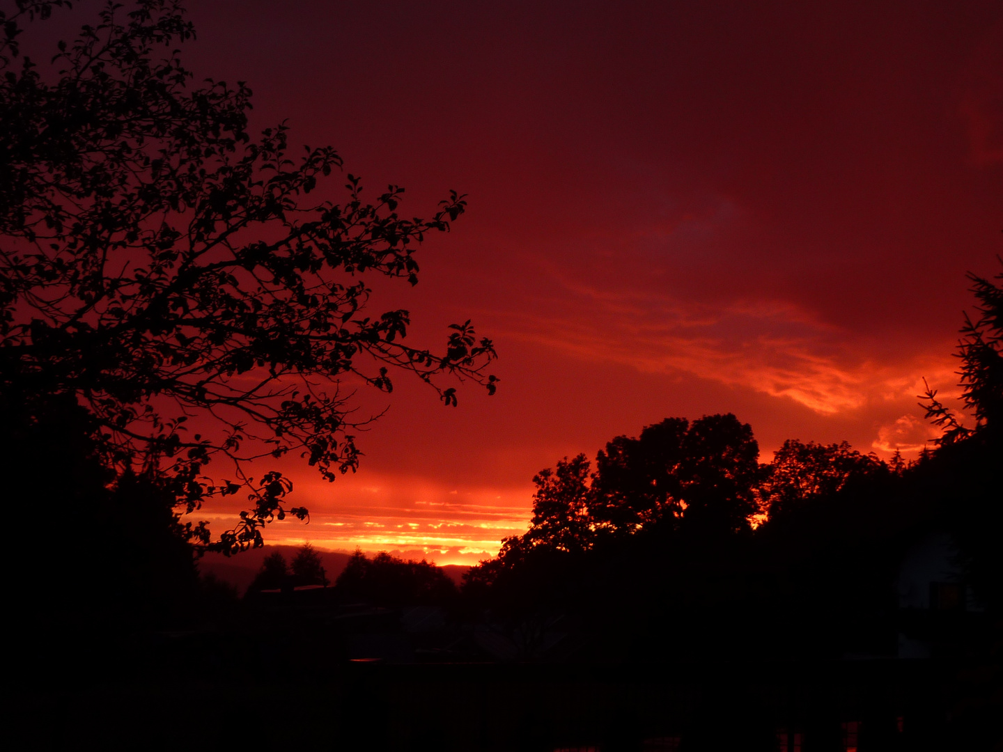 Sonnenuntergang bei Gewitterregen