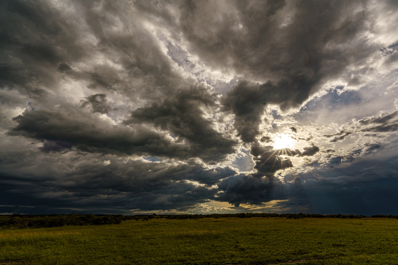 Sonnenuntergang bei Gewitterstimmung