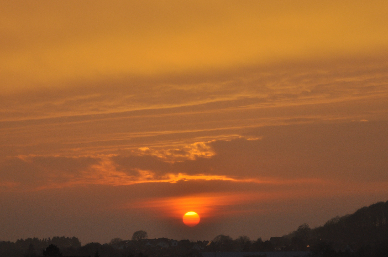 Sonnenuntergang bei Halle (Westfalen) im Teutoburger Wald