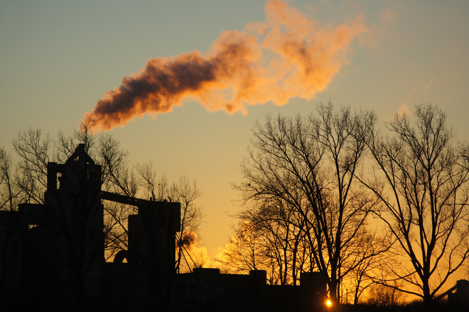 Sonnenuntergang bei HeidelbergCement in Anderten