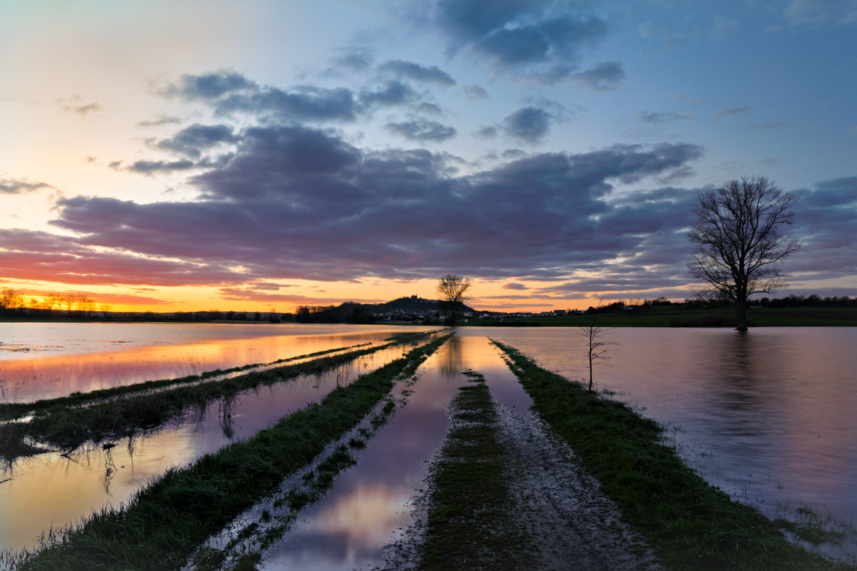 Sonnenuntergang bei Hochwasser