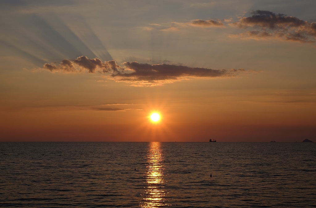 Sonnenuntergang bei Marina di Massa, Toskana