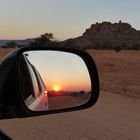 Sonnenuntergang bei Omandumba im Rueckblick