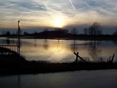 Sonnenuntergang bei Überschwemmung