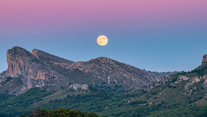 Sonnenuntergang bei Vollmond