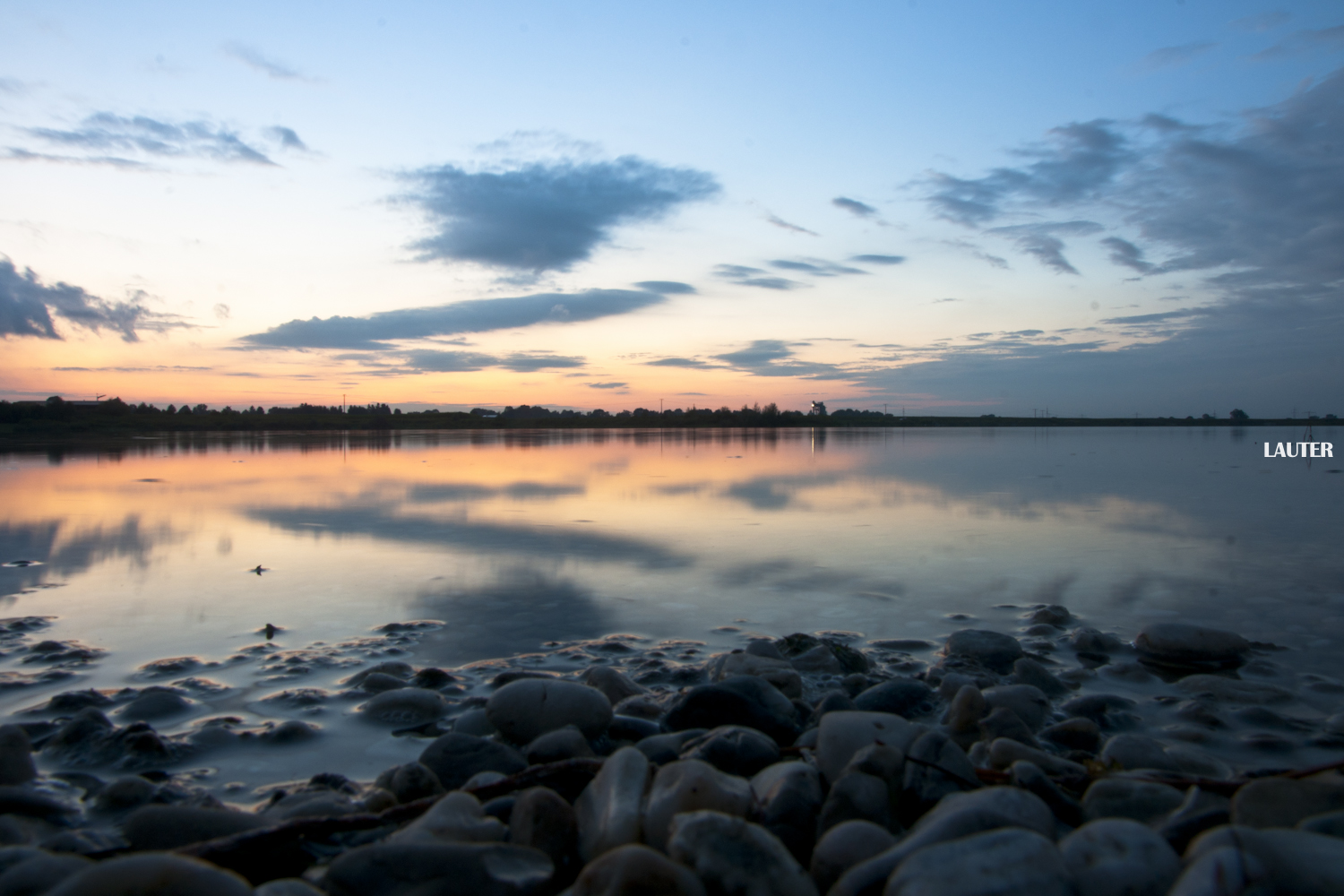 Sonnenuntergang bei Wasser