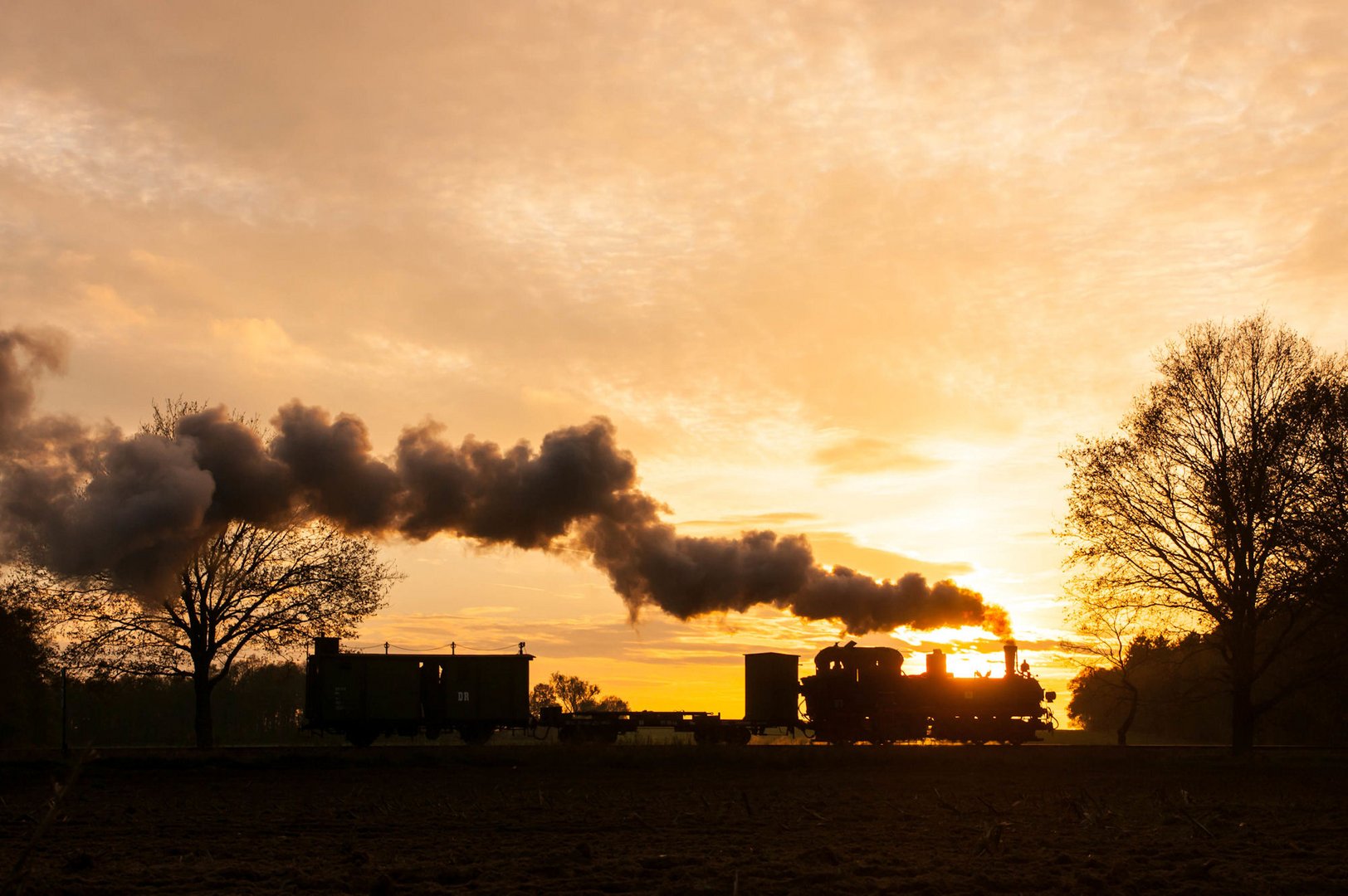 Sonnenuntergang beim Bahnübergang am Tüchener Weg...