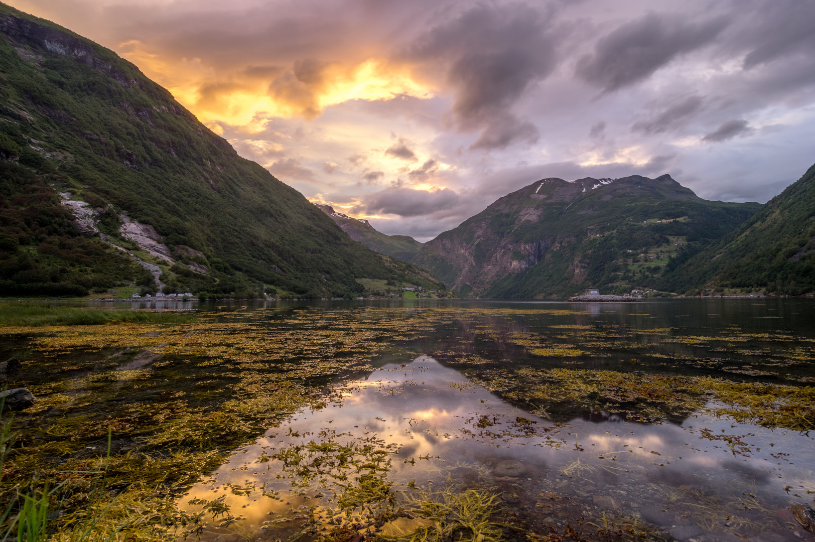 Sonnenuntergang beim Geiranger Fjord