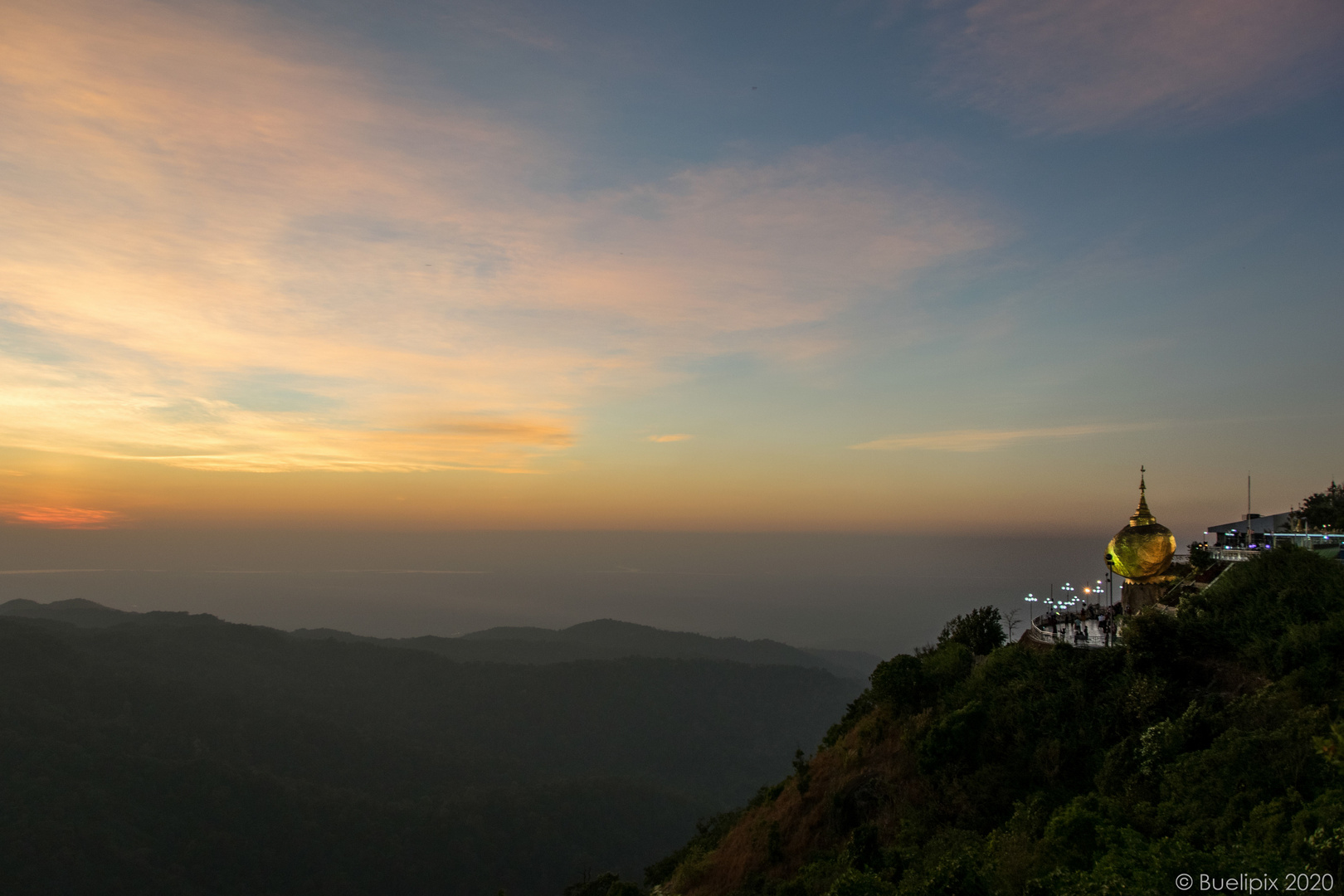 Sonnenuntergang beim "Golden Rock" (Myanmar)