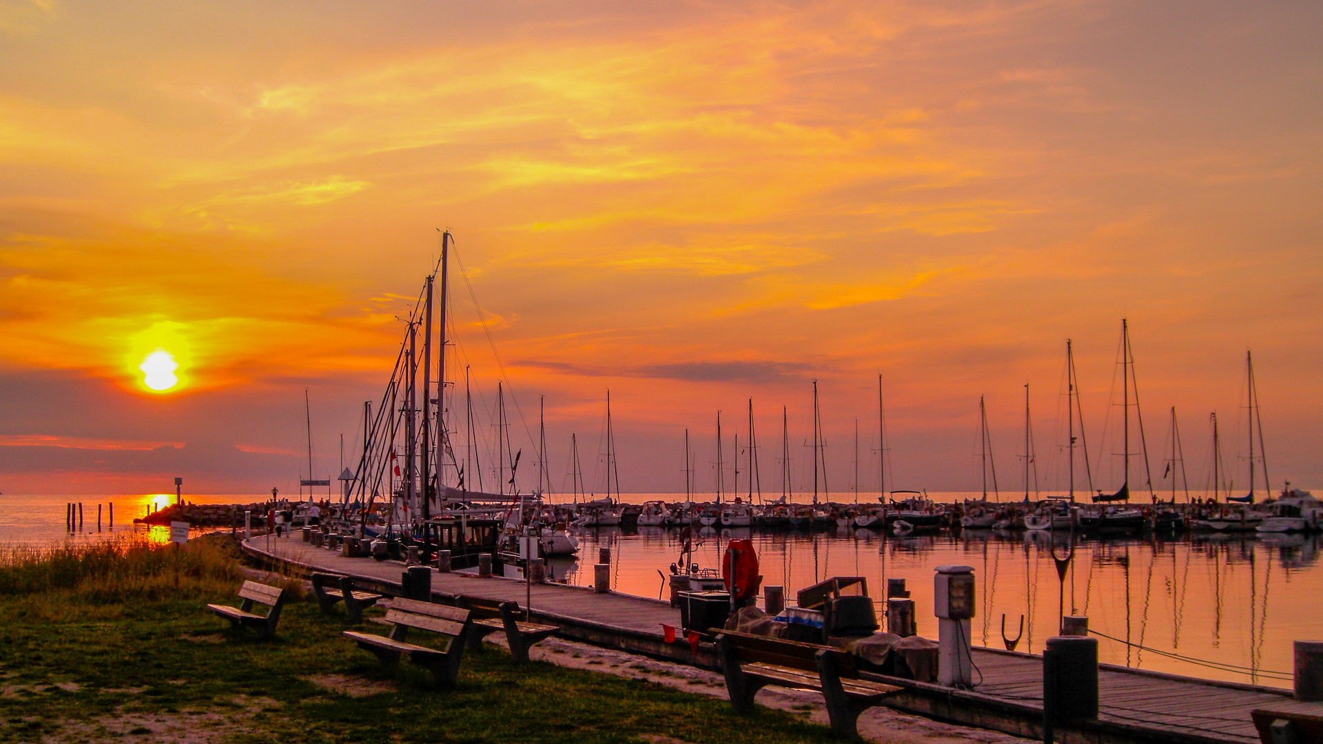 Sonnenuntergang beim Hafen ...