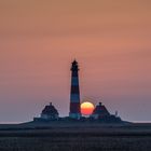 Sonnenuntergang beim Leuchtturm Westerheversand