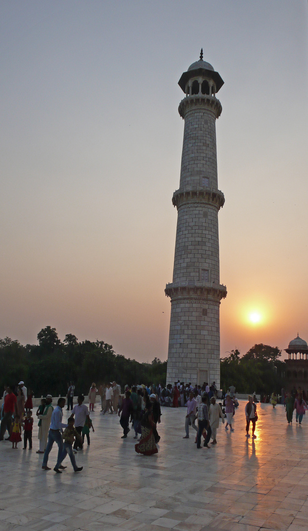 Sonnenuntergang beim Taj Mahal