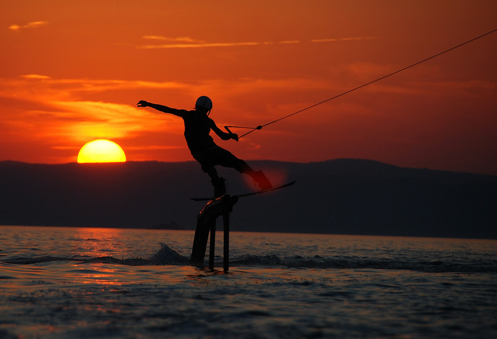 Sonnenuntergang beim Wake-Boarden