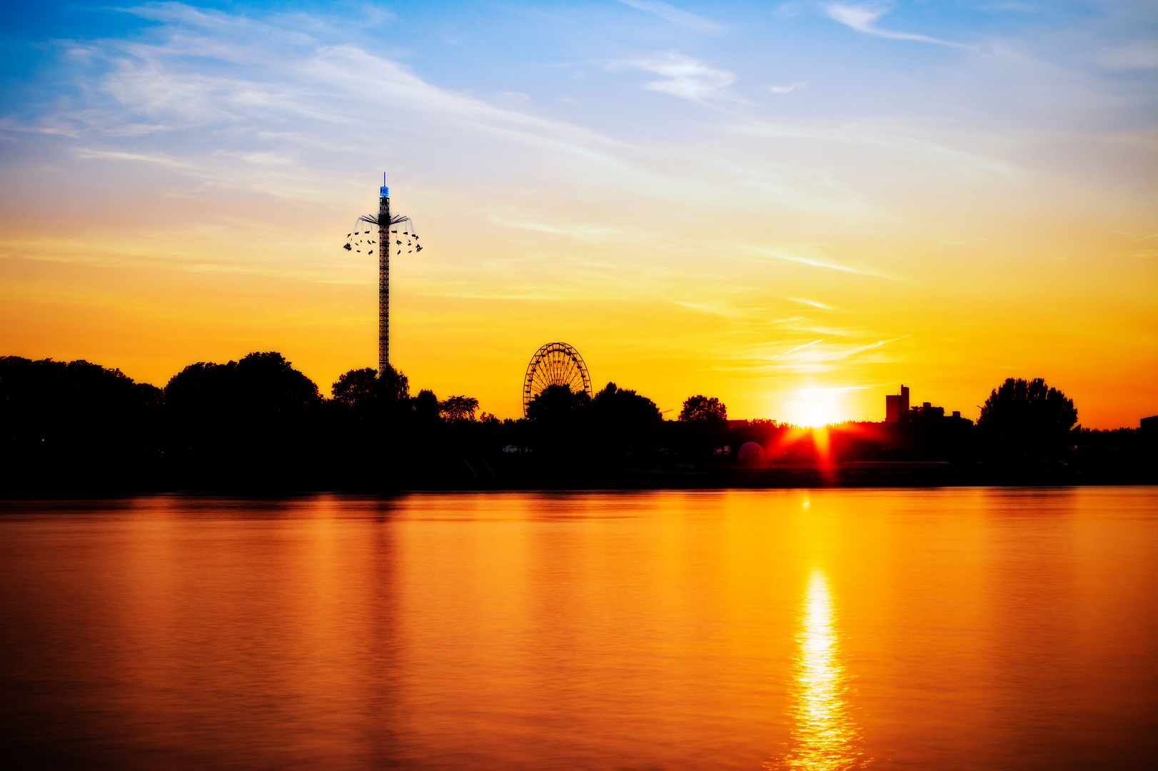 Sonnenuntergang beim Wormser Backfischfest