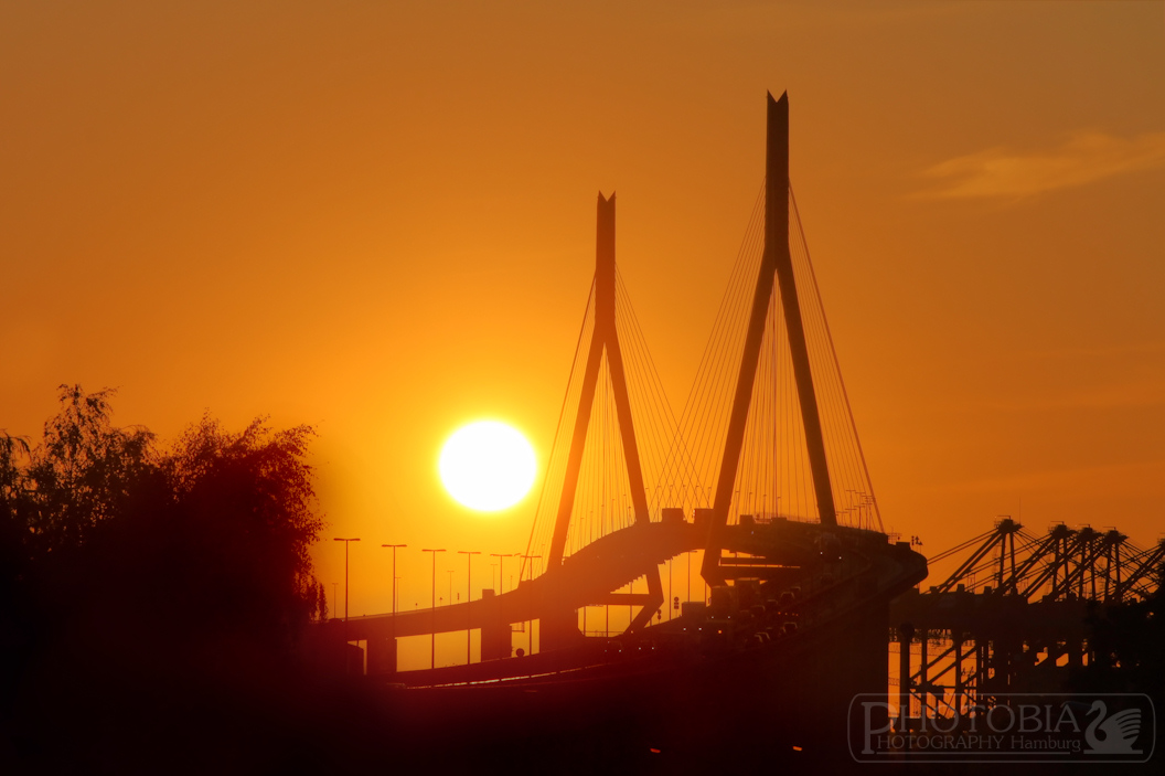 Sonnenuntergang ber der Köhlbrandbrücke