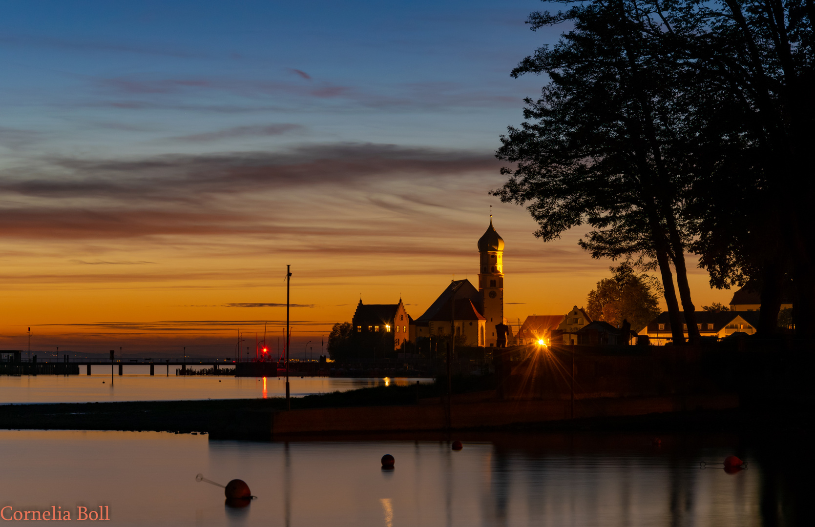 Sonnenuntergang Bodensee bei Wasserburg im Oktober