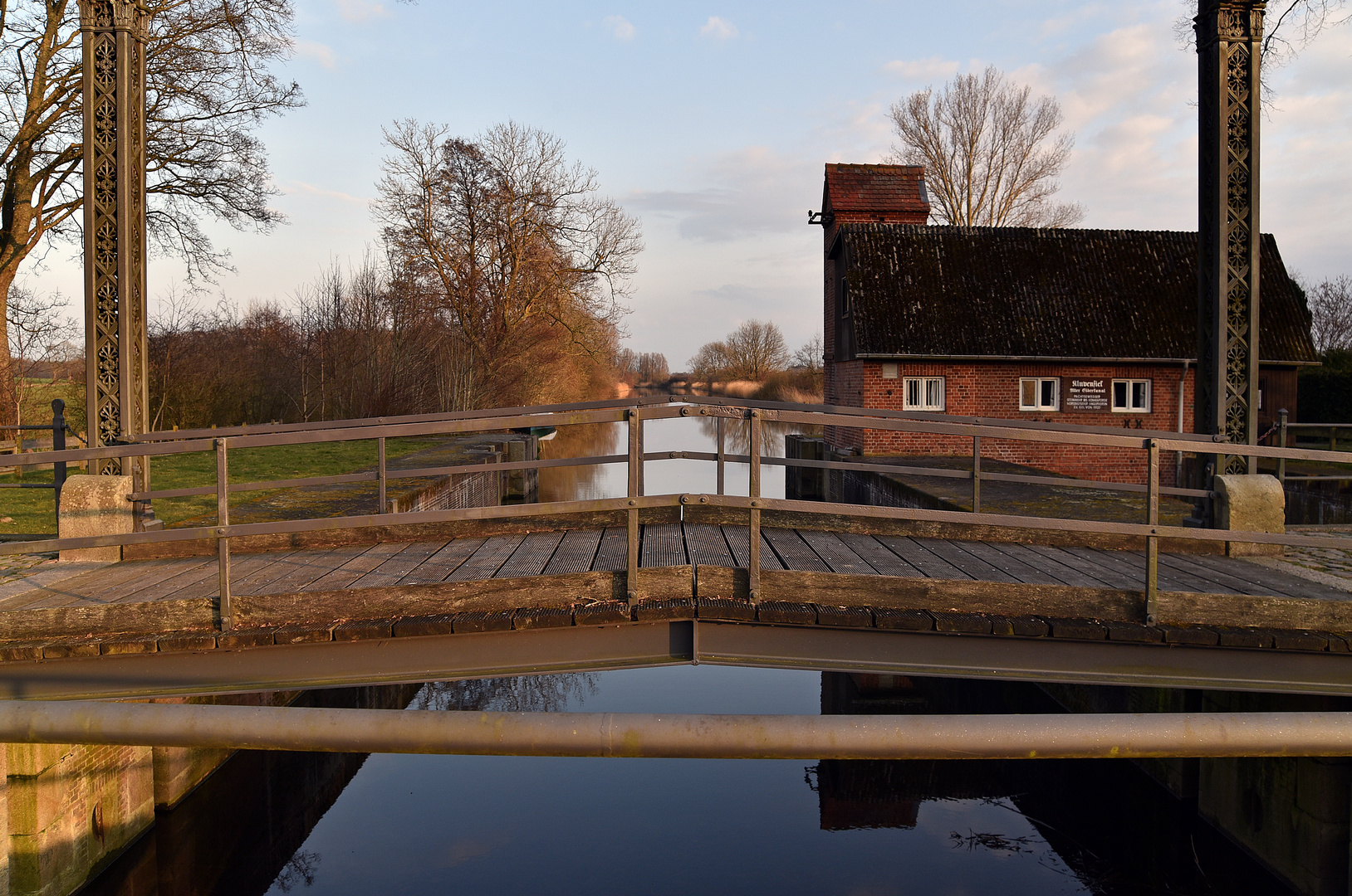 Sonnenuntergang der alten Kluvensieker Schleuse