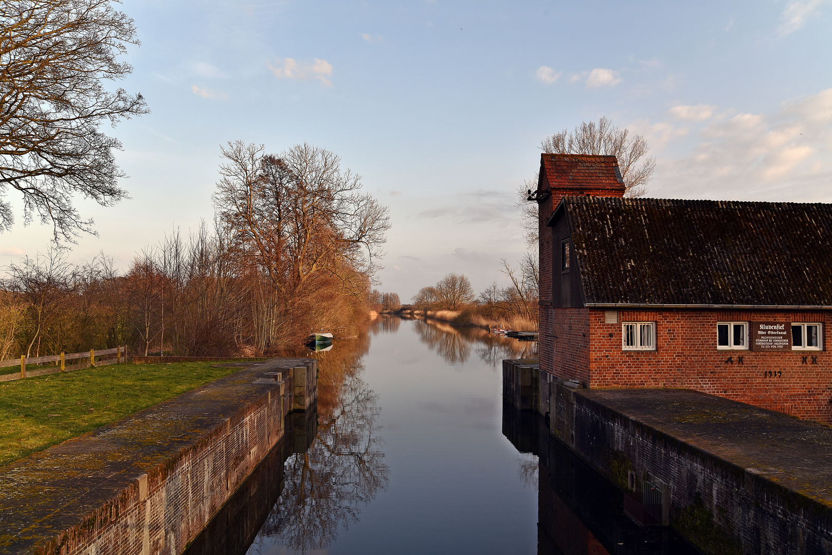 Sonnenuntergang der alten Kluvensieker Schleuse