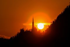 Sonnenuntergang Dorfkirche in Tamins