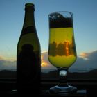 Sonnenuntergang durchs Bierglas