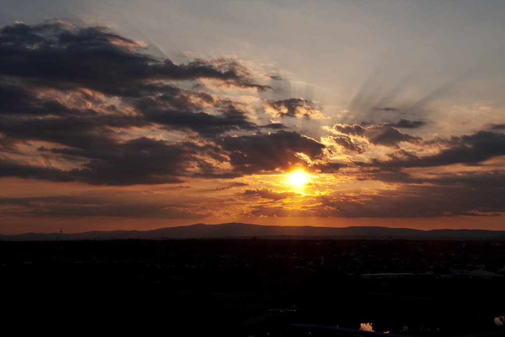 Sonnenuntergang Frankfurt am Main von Michael Fröb 