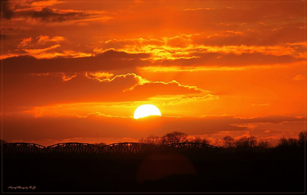 Sonnenuntergang gestern über der Eider bei Friedrichsstadt