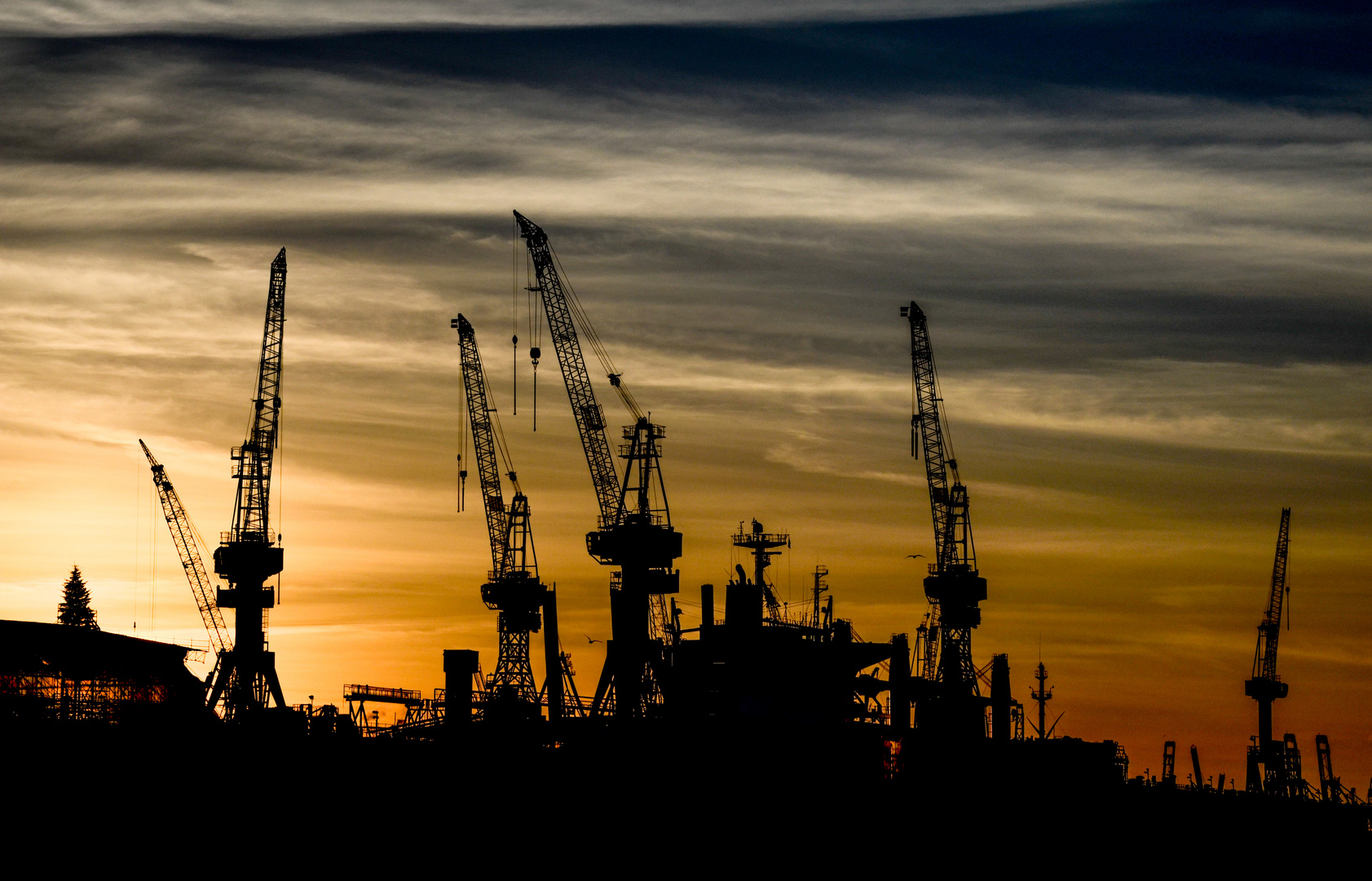 Sonnenuntergang Hamburger Werft