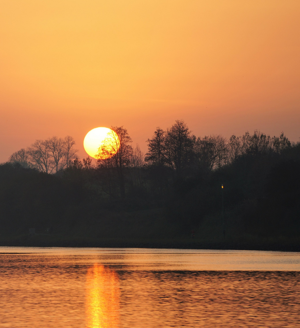  Sonnenuntergang heute 16:29 Uhr