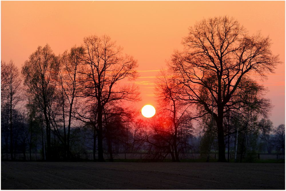 Sonnenuntergang heute, am 24.04.2013, gegen 20:00 Uhr