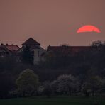 Sonnenuntergang hinter Brocken und Konradsburg