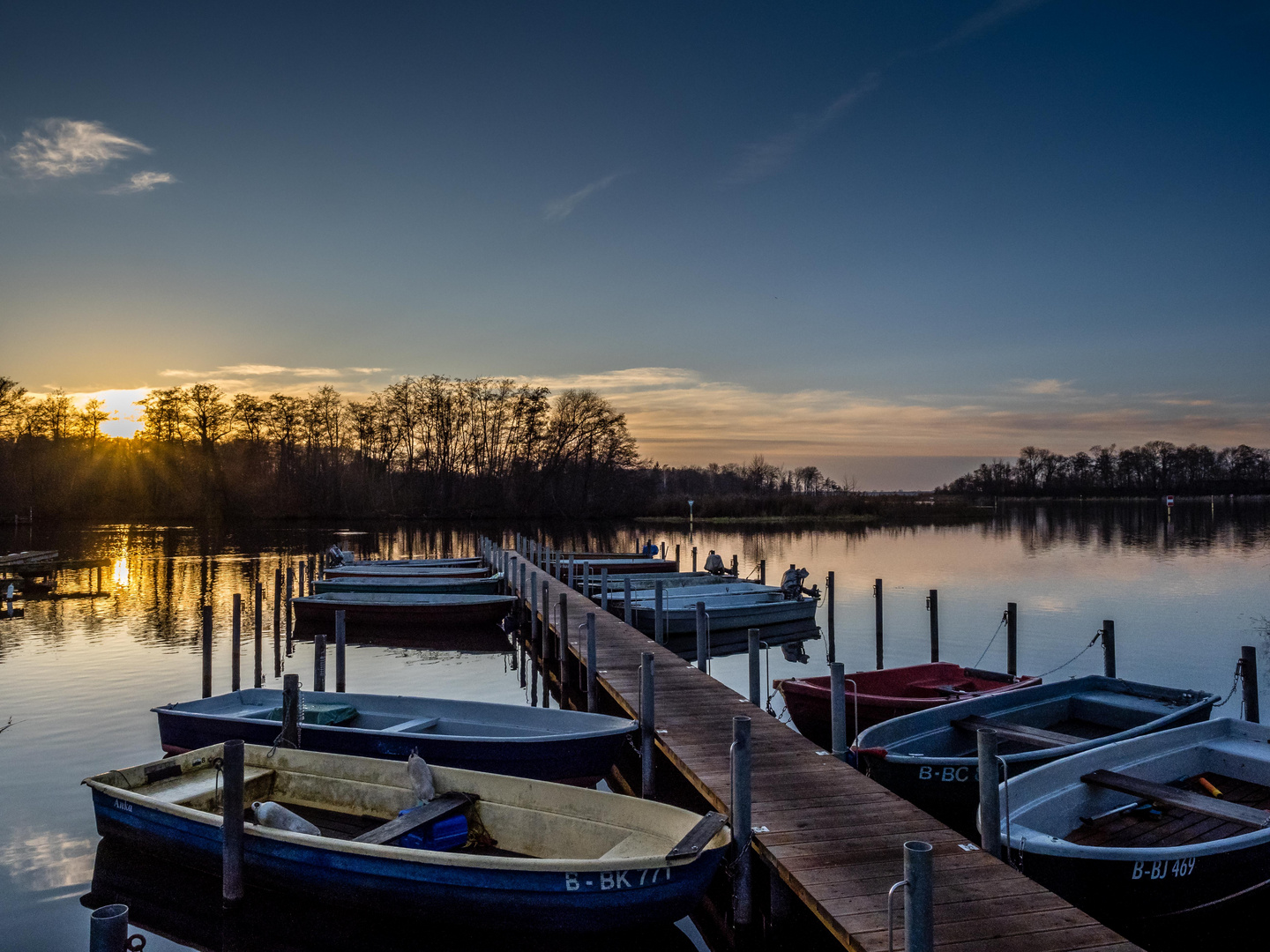 Sonnenuntergang hinter dem Bootssteg