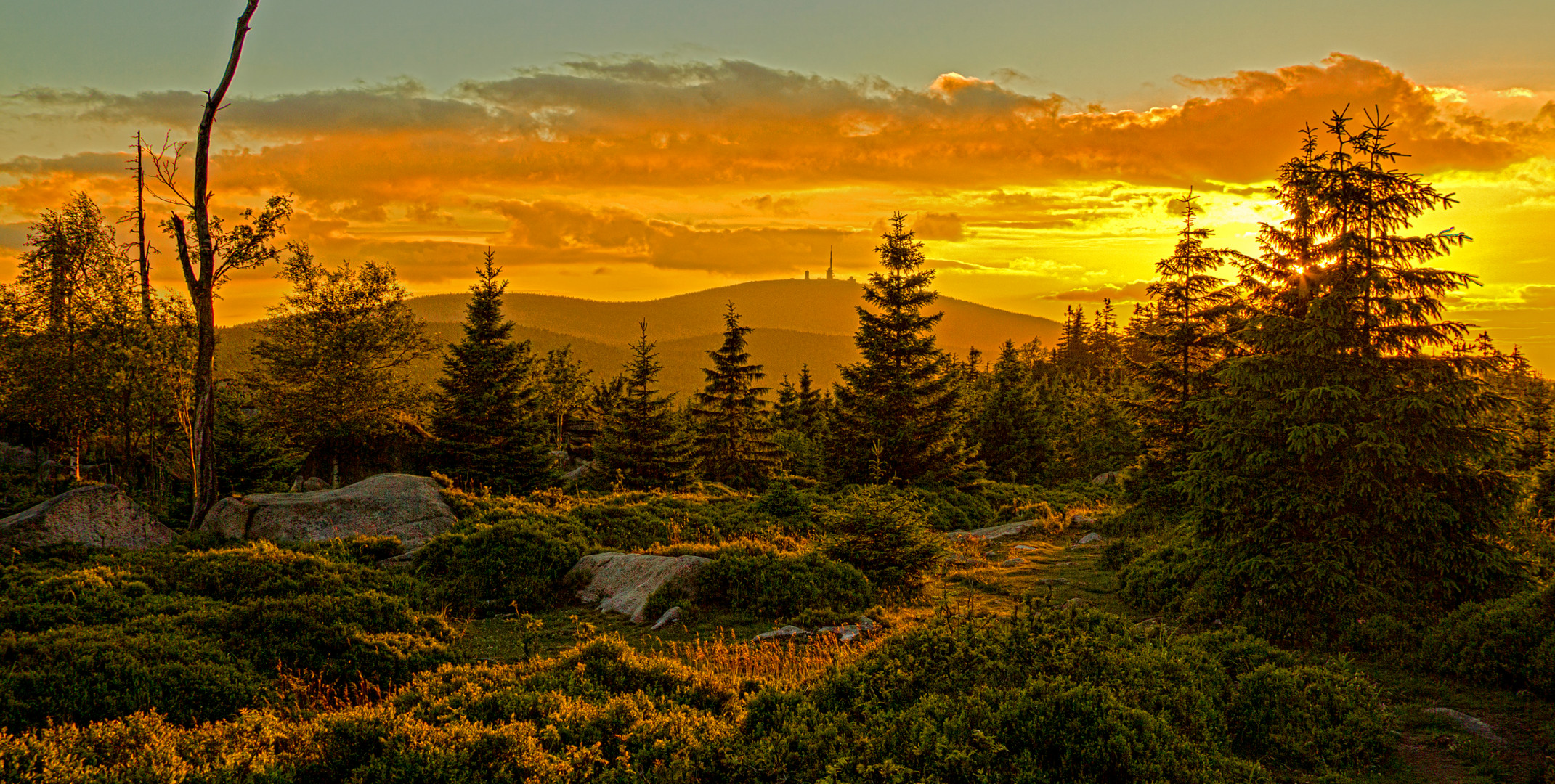 Sonnenuntergang hinter dem Brocken