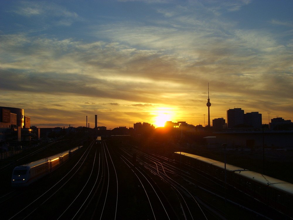 Sonnenuntergang hinter dem Ostbahnhof