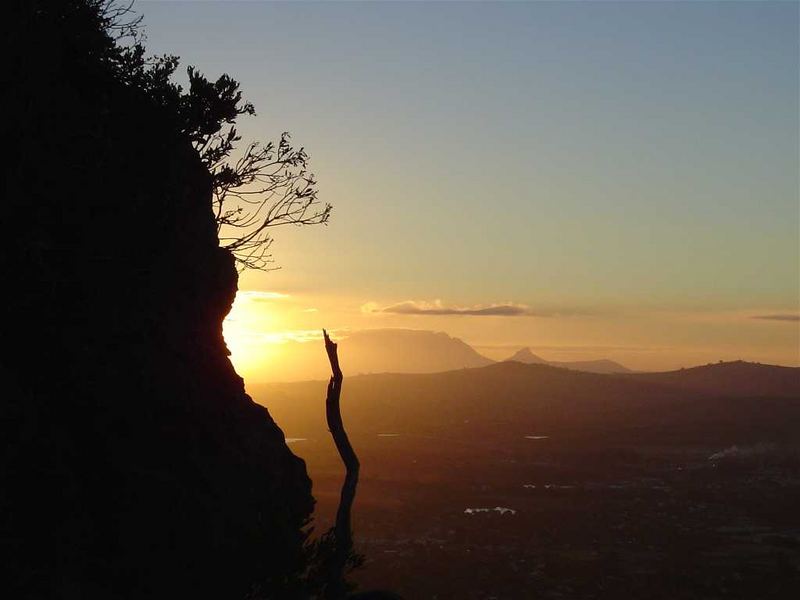 Sonnenuntergang hinter dem Tafelberg