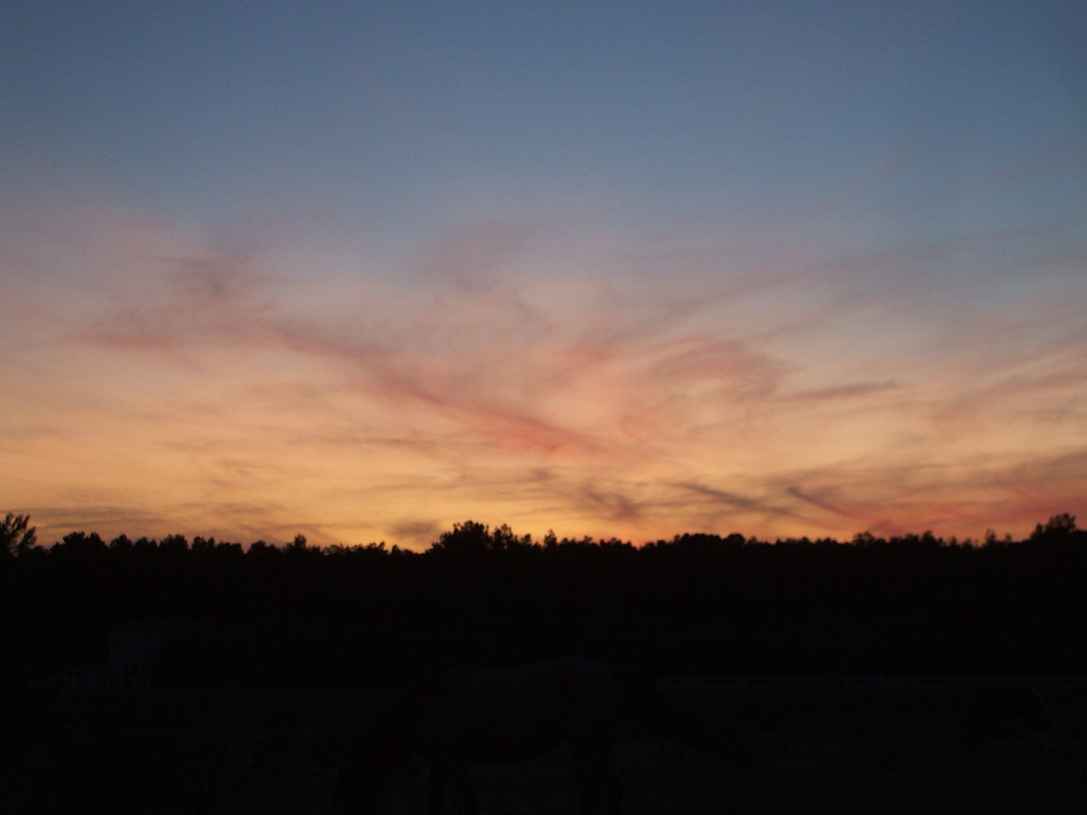 Sonnenuntergang hinter den Bergen