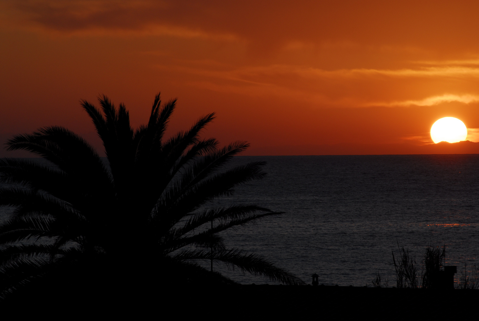 Sonnenuntergang hinter den Bergen von Elba