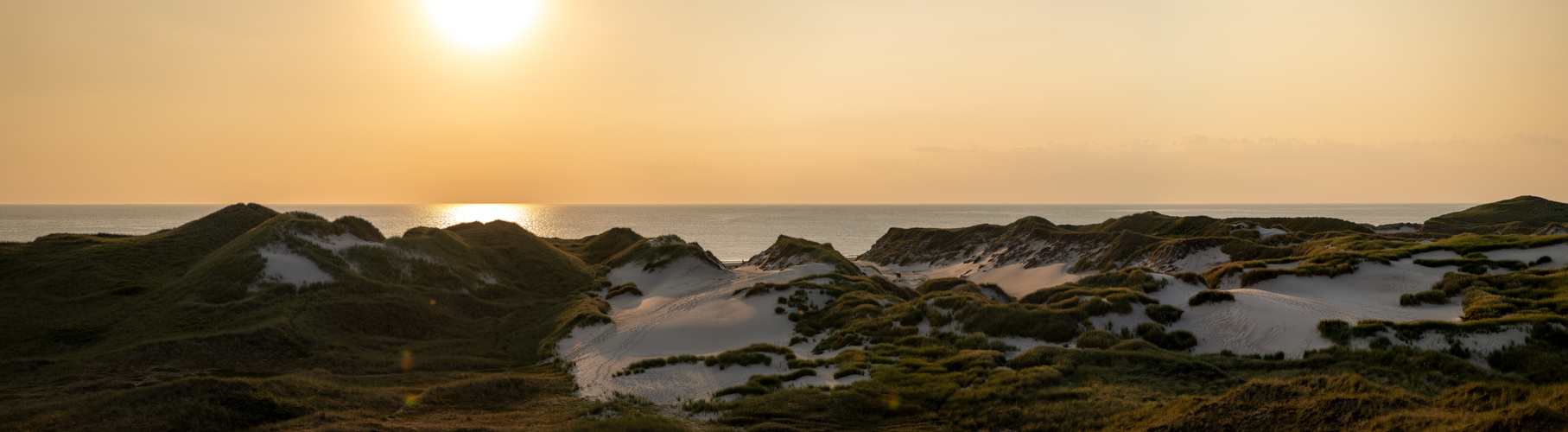 Sonnenuntergang hinter den Dünen