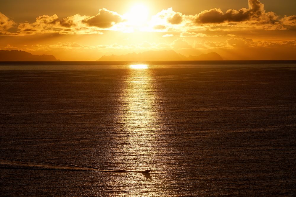 Sonnenuntergang hinter den Ilhas desertas 