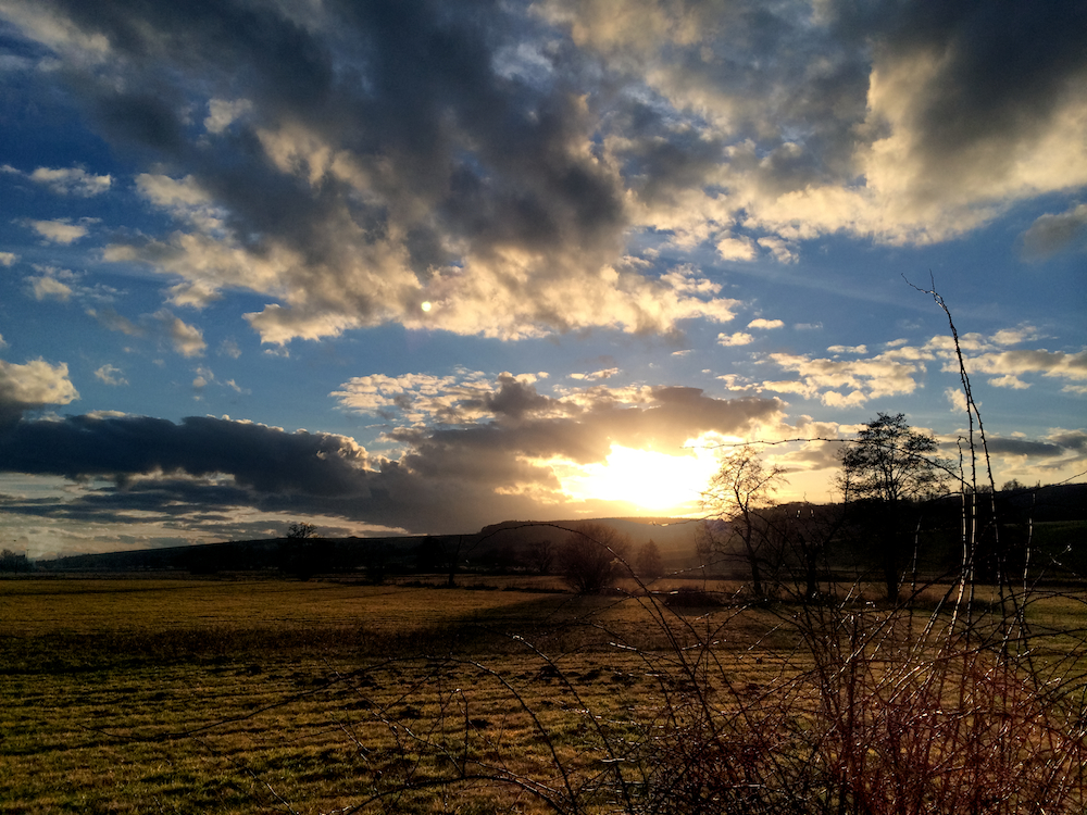 Sonnenuntergang hinter den Stockheimer Wiesen am 11. 2. 2014.