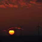 Sonnenuntergang hinter den Windrädern