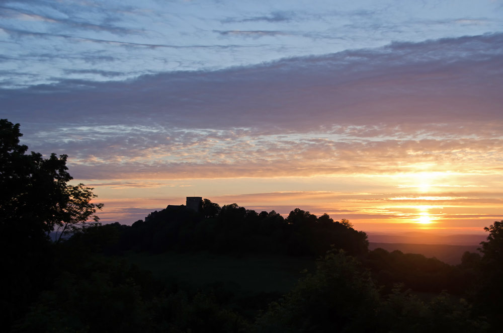 Sonnenuntergang hinter der Giechburg